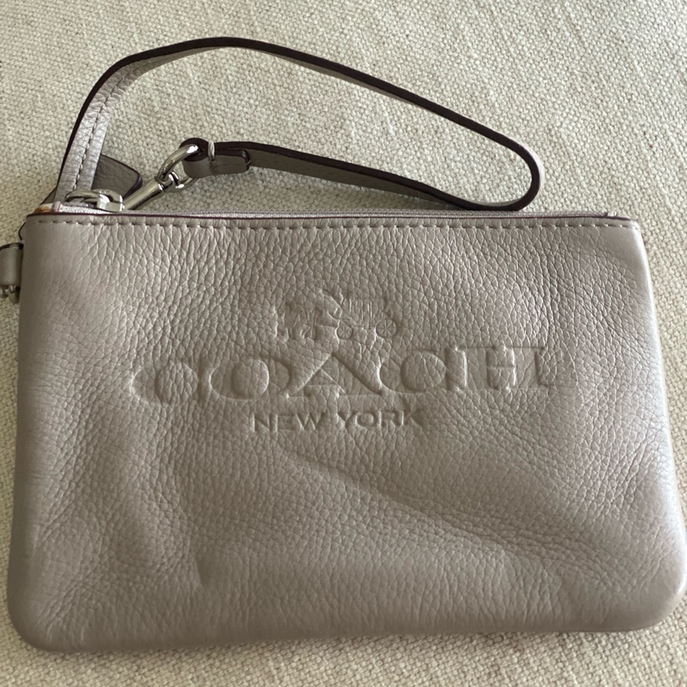 Coach wristlet .. never used ! Excellent condition!